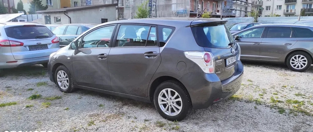 Toyota Verso cena 27900 przebieg: 261900, rok produkcji 2011 z Tczew małe 56